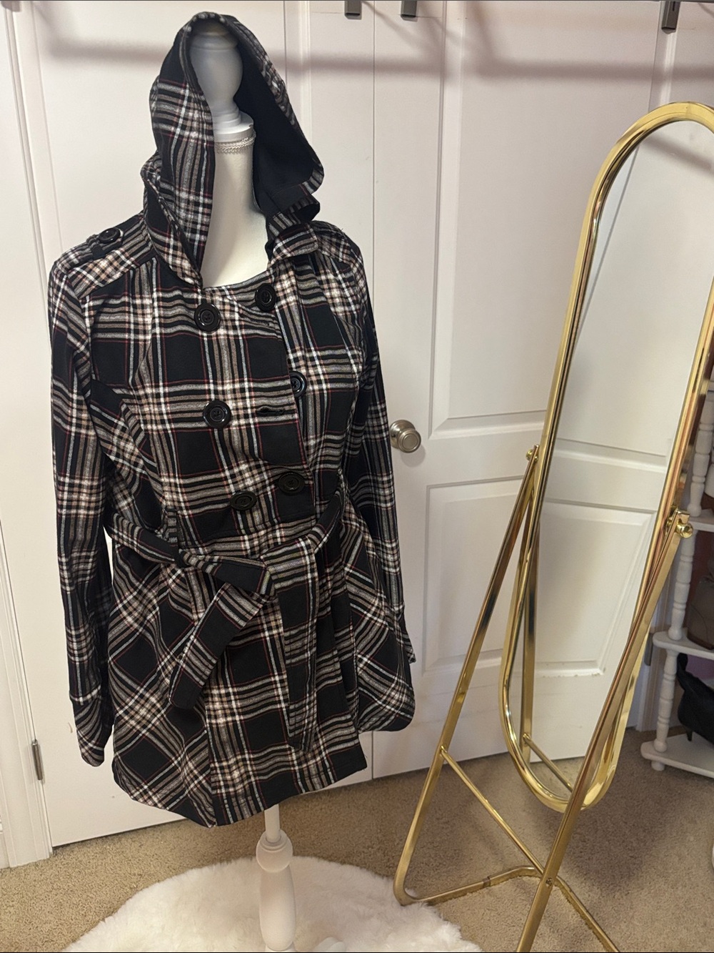 L A Kitty
Trench style coat